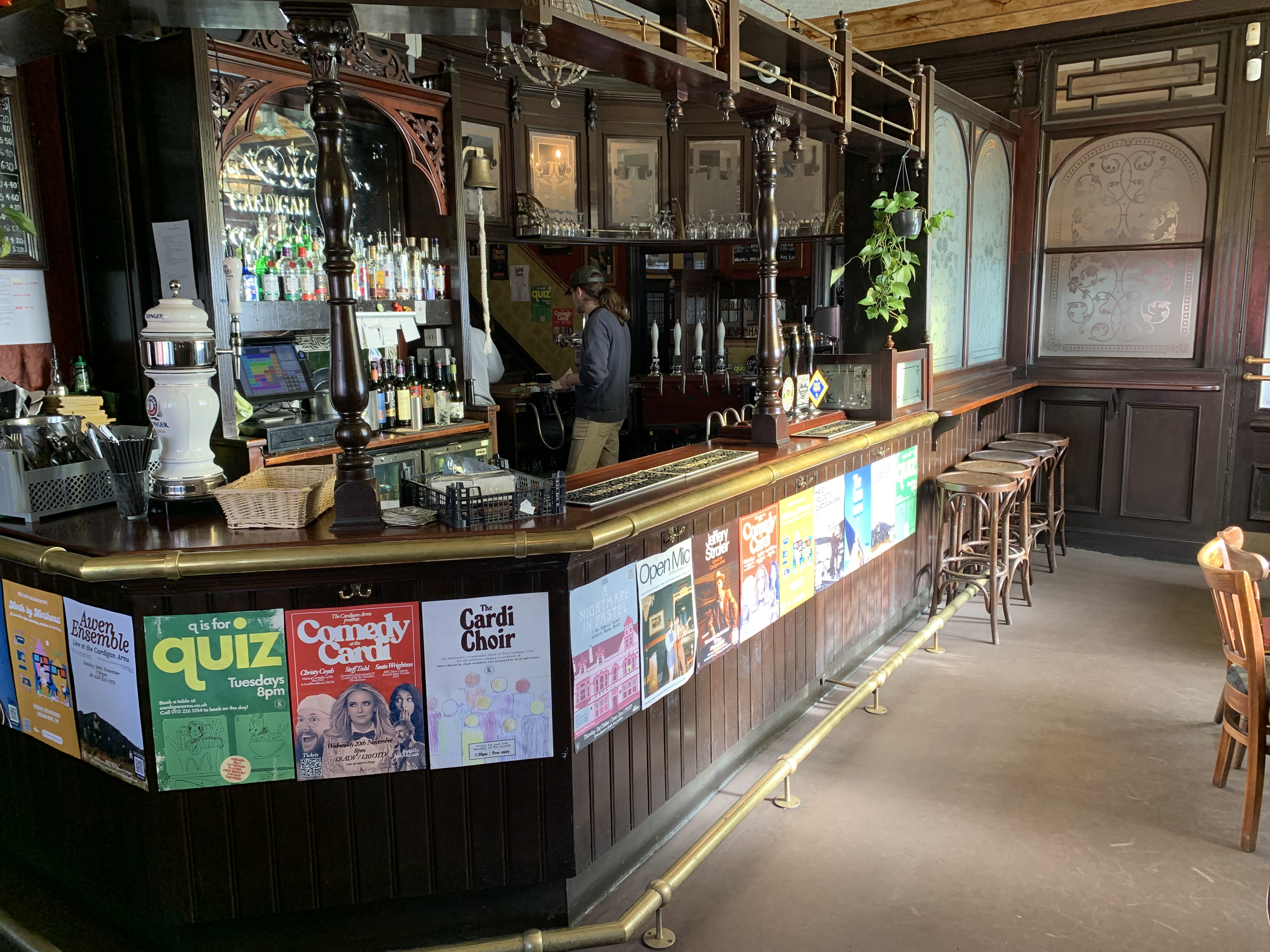 Public bar to left.  by David Sherliker